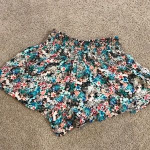 Floral cloth shorts